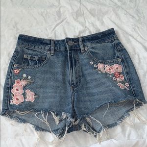 Jean shorts size US 0 brand is Garage